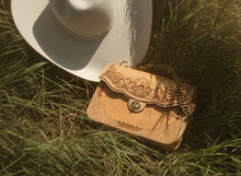 Load image into Gallery viewer, The Maddog Leather Clancy Purse
