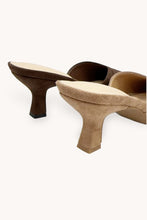 Load image into Gallery viewer, The Kitten Heel - Camel