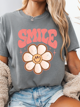 Load image into Gallery viewer, Smiley Daisy Graphic Tee