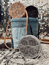 Load image into Gallery viewer, The Que Chula Redondo Leather Tooled Purse {6 Colors}