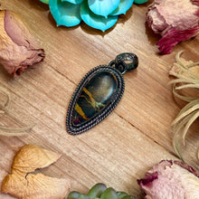 Load image into Gallery viewer, mj black jack pendant