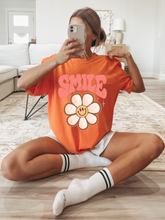 Load image into Gallery viewer, Smiley Daisy Graphic Tee