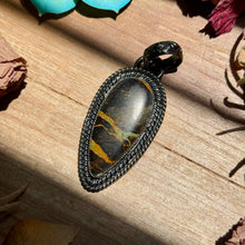Load image into Gallery viewer, mj black jack pendant