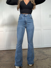 Load image into Gallery viewer, Danny Medium Wash Flare Jeans