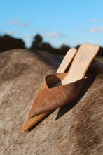 Load image into Gallery viewer, The Kitten Heel - Camel