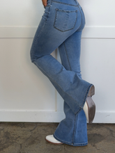 Load image into Gallery viewer, Danny Medium Wash Flare Jeans