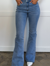 Load image into Gallery viewer, Danny Medium Wash Flare Jeans