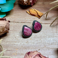 Load image into Gallery viewer, MJ Purple Spiny Oyster Teardrop Stud Earrings