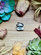 Load image into Gallery viewer, ring mj square purple