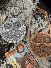 Load image into Gallery viewer, The Que Chula Redondo Leather Tooled Purse {6 Colors}