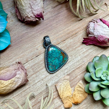 Load image into Gallery viewer, mj pendant triangle turquosei