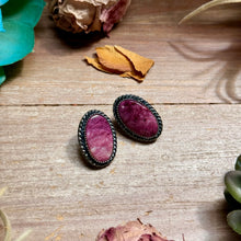 Load image into Gallery viewer, MJ Purple Spiny Oyster Oval Stud Earrings with Twisted Wire