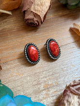 Load image into Gallery viewer, Oval Red Spiny Oyster Rope Border Stud Earrings – Option 2