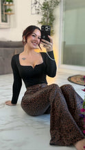Load image into Gallery viewer, Fiona High Waisted Bell Bottom Flare Jeans - Desert Brown Leopard