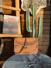 Load image into Gallery viewer, The Maddog Leather Clancy Purse