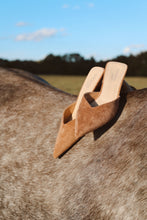 Load image into Gallery viewer, The Kitten Heel - Camel