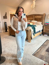 Load image into Gallery viewer, Amber 90s Vintage Boyfriend Jeans Light Wash