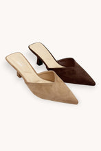 Load image into Gallery viewer, The Kitten Heel - Camel