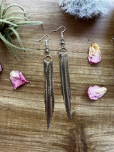 Load image into Gallery viewer, The Chic dangle earrings