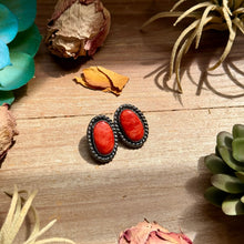 Load image into Gallery viewer, MJ Red Spiny Oyster Stud Earrings with Twisted Rope Border