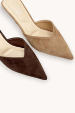 Load image into Gallery viewer, The Kitten Heel - Camel