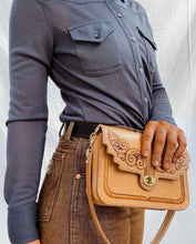 Load image into Gallery viewer, The Maddog Leather Waverly Purse