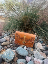 Load image into Gallery viewer, The Maddog Leather Waverly Purse