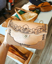 Load image into Gallery viewer, The Maddog Leather Clancy Purse