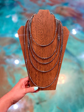 Load image into Gallery viewer, 28” Graduated Sterling Silver Pearl Necklace