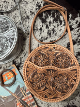 Load image into Gallery viewer, The Que Chula Redondo Leather Tooled Purse {6 Colors}