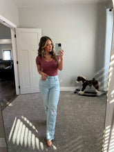 Load image into Gallery viewer, Amber 90s Vintage Boyfriend Jeans Light Wash