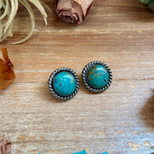 Load image into Gallery viewer, Round Turquoise Rope Border Stud Earrings – Option 1