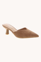 Load image into Gallery viewer, The Kitten Heel - Camel