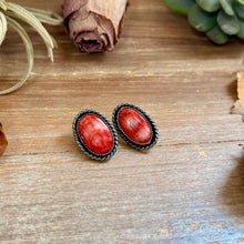 Load image into Gallery viewer, Oval Red Spiny Oyster Rope Border Stud Earrings – Option 1