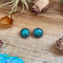 Load image into Gallery viewer, Round Turquoise Rope Border Stud Earrings – Option 2