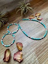 Load image into Gallery viewer, Turquoise Variscite &amp; Pink Conch Choker – Exclusive Bijoux FAB Design