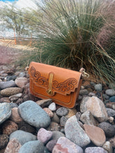 Load image into Gallery viewer, The Maddog Leather Waverly Purse