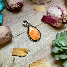 Load image into Gallery viewer, mj orange pendant