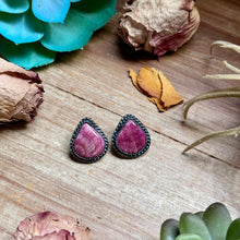 Load image into Gallery viewer, MJ Purple Spiny Oyster Teardrop Stud Earrings