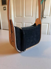 Load image into Gallery viewer, The Maddog Leather Rio Purse - black
