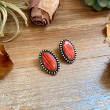 Load image into Gallery viewer, Red Spiny Oyster Beaded Border Stud Earrings – Option 2