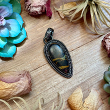 Load image into Gallery viewer, mj black jack pendant