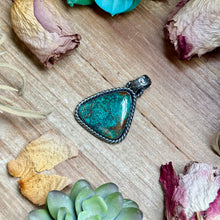 Load image into Gallery viewer, mj pendant triangle turquosei