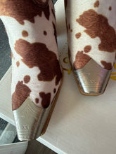 Load image into Gallery viewer, Cowprint Boots