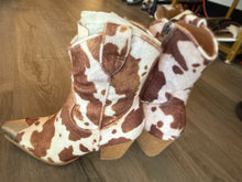Load image into Gallery viewer, Cowprint Boots