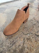 Load image into Gallery viewer, Zayne Dark Tan Pointed Heeled Ankle Booties