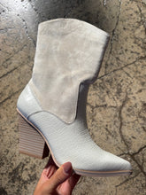 Load image into Gallery viewer, Marseille Mid-Calf Boots with Leather Snake print - White