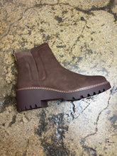 Load image into Gallery viewer, Bailey Round Toe Chelsea Ankle Boot