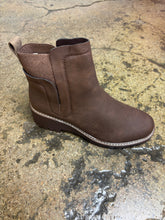 Load image into Gallery viewer, Bailey Round Toe Chelsea Ankle Boot