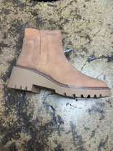 Load image into Gallery viewer, Bailey Round Toe Chelsea Ankle Boot
